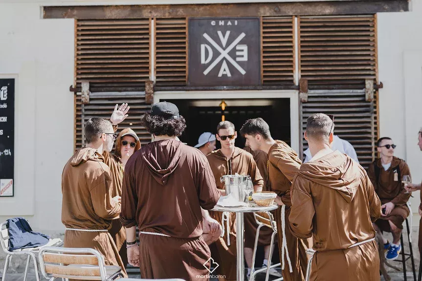 Enterrement de vie jeune garçon au Chai Vadé - Bar à vin à Saumur