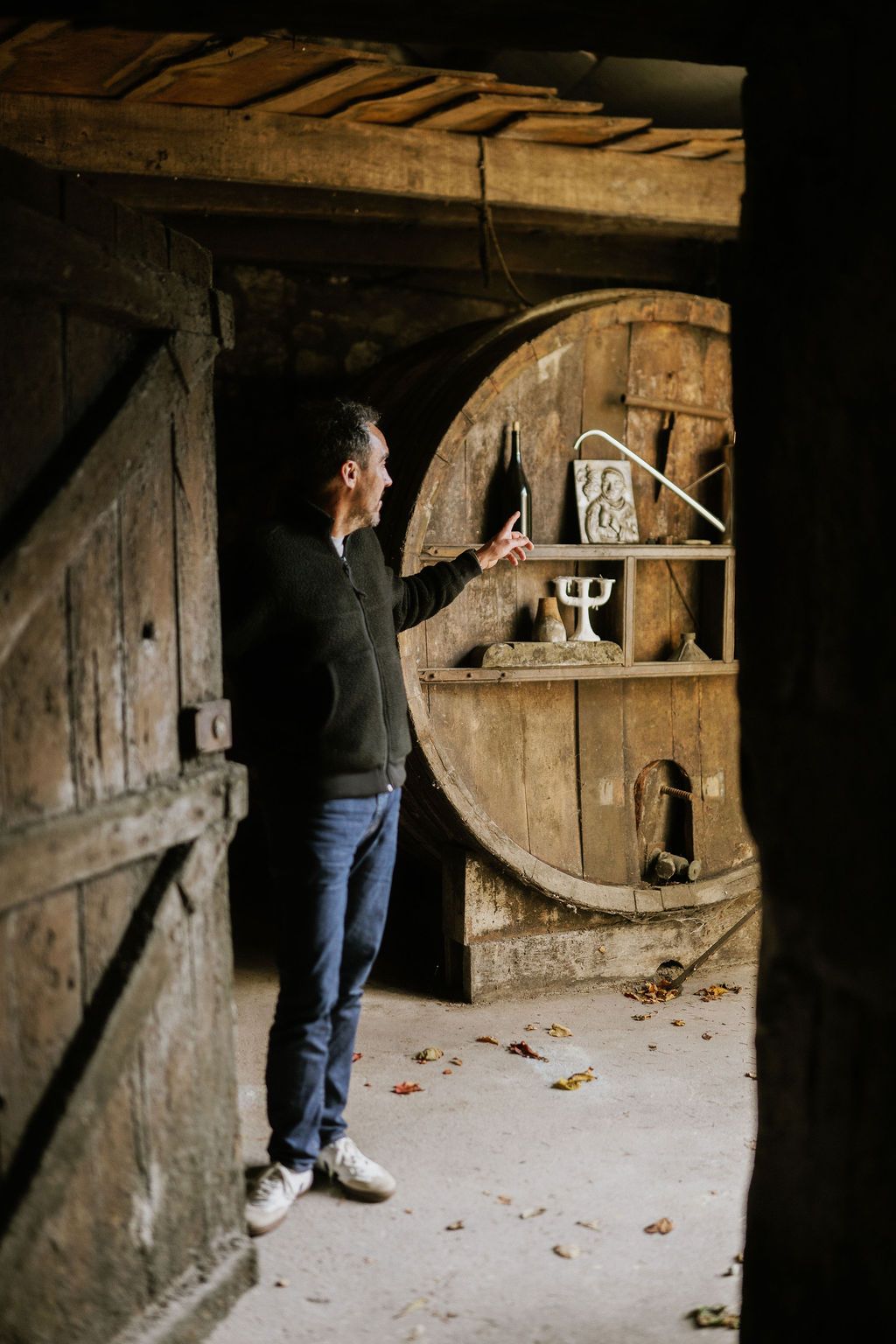 Pierre Adrien Vadé dans ses caves